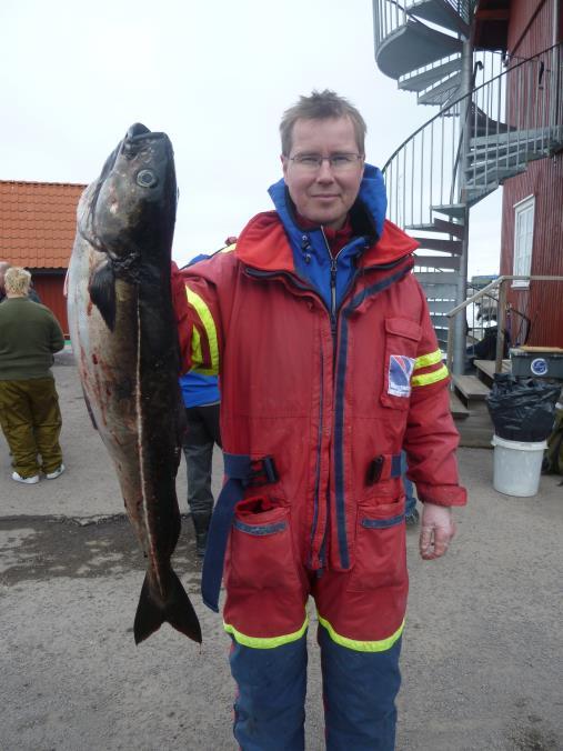 Seien veide 6,08 kg, og den beit på mens stanga sto parkert ved rekka.