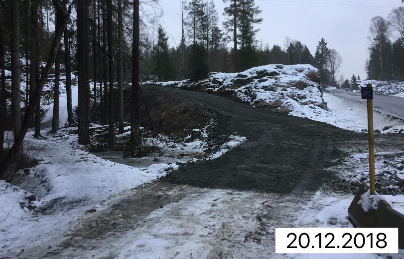 Ny kulvert, stier, skilting og trær i Mosseskogen