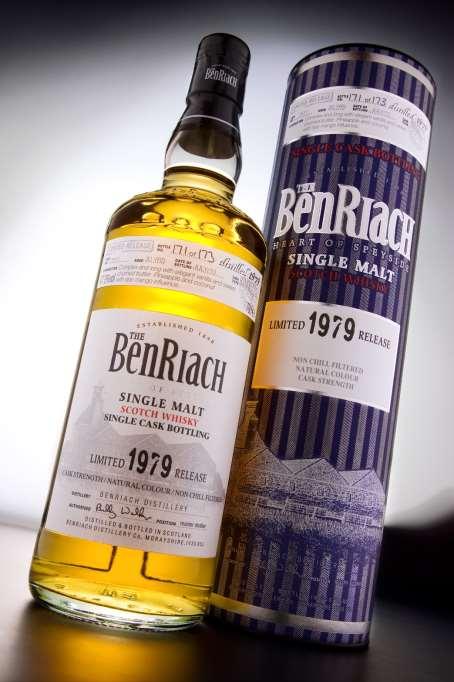 Batch 7 (2010) BenRiach Single Cask B7 1979 30 YO Cask # 7511 Den har modnet seg i 30 fra 1979 år på en hogshead, frem til den ble tappet i juli 2010. Den holder cask strength på 47,9 %.