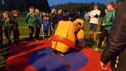 Tursamarbeid med pensjonistforeningene i Eidsvoll. I 2016 startet et samarbeid rundt prosjektet seniorer og eldre inn i fremtiden.