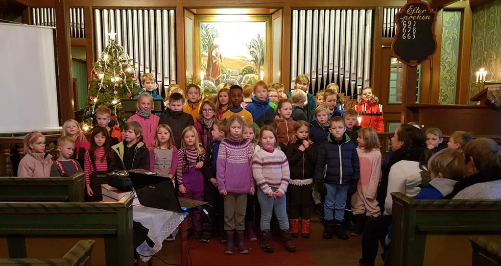 Barna var med og forberedte og deltok under gudstjenesten søndag, bl.a med sang.