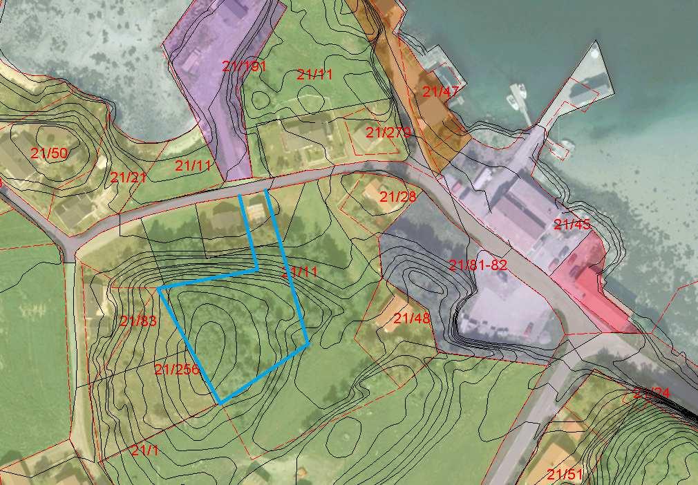 LURØY KOMMUNE Side 2 av 6 Figur 1, utsnitt søknad Figur 2, utsnitt kommunedelplan, med avmerket tomt. Lurøy kommune sendte den 17.03.