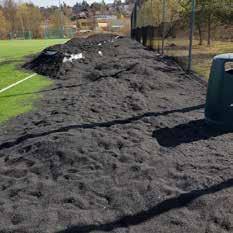 På Ellingsrudåsen idrettspark er det en 11-er bane som har gummigranulat. Vinteren 2018/2019 var det vinterdrift av banen for første gang.