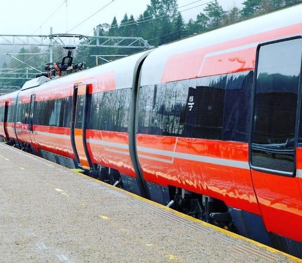 12. Kollektivtransport Jernbane Sørlandsbanens går fra Oslo-Stavanger via Kristiansand.