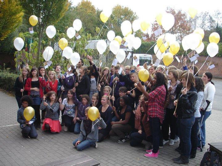 Van woensdag 11 tot zondag 15 mei 2011 brengen zowel bso- als tso-leerlingen van EDUGO Lochristi op hun school dit groots opgezet project voor zowel eigen leerlingen en hun familie als kennissen,