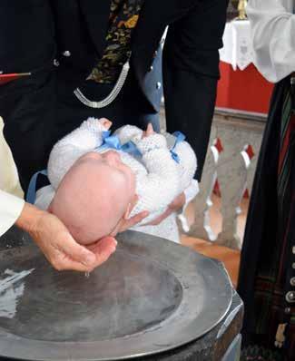 Den kirkelige festdagen til minne om Johannes ble feiret ved sommersolverv. Etter hvert ble den lagt til 24. juni, et halvt år før dagen som var valgt til å feire Jesu fødsel.