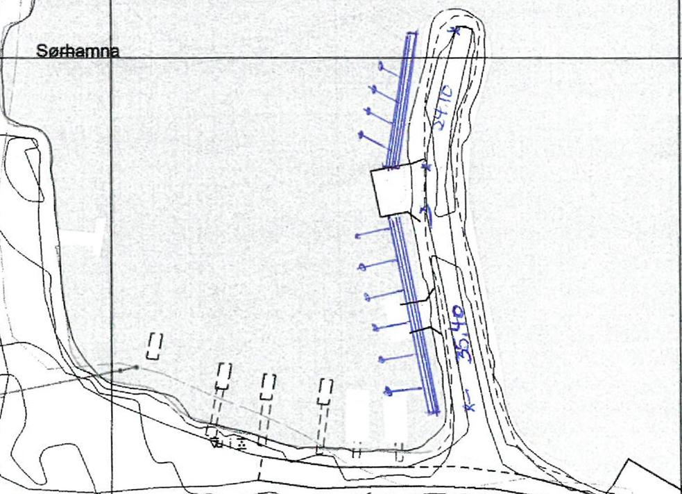 Side 6 av 9 Innsendt bilde viser at det er flere flytebrygger plassert langs strandkanten innenfor moloen, altså finnes det allerede flere