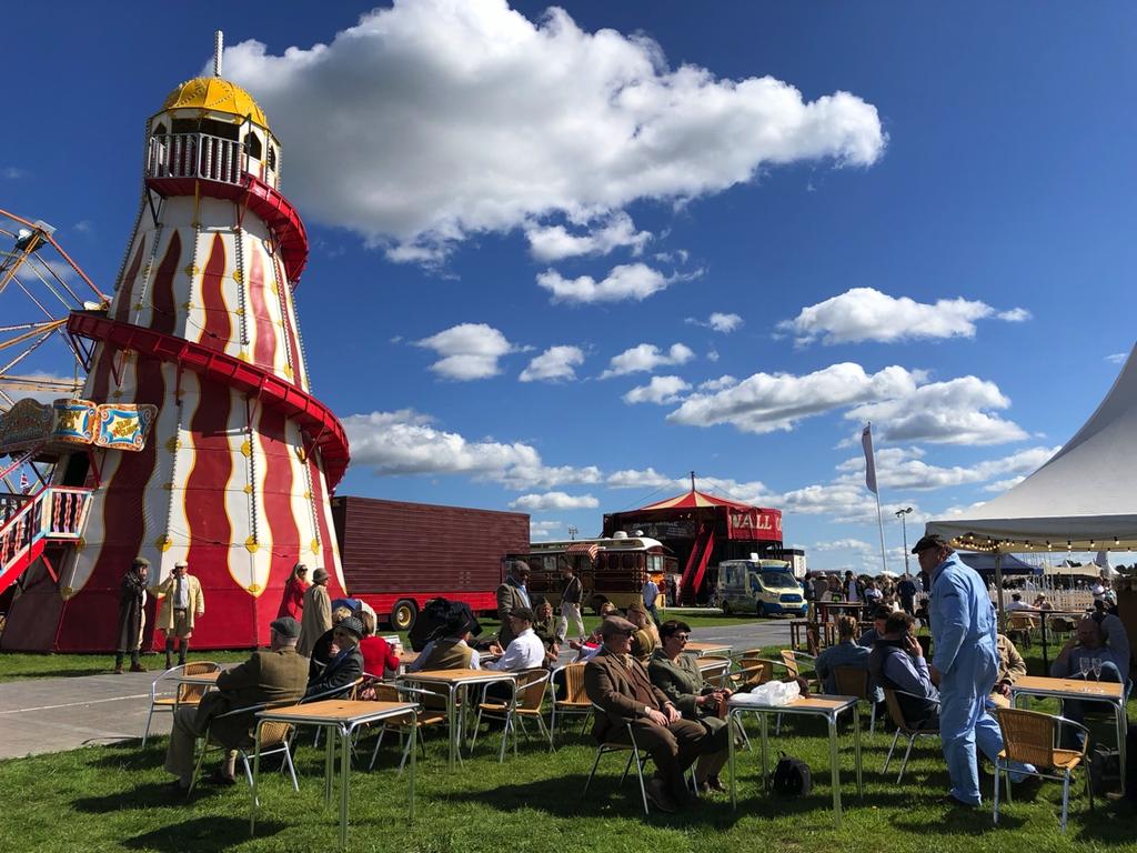 Lørdag 12. september - Goodwood Revival Etter frokost drar vi til Goodwood.