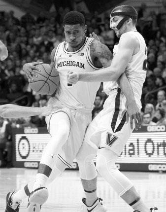 Game Day Notebook MICHIGAN BASKETBALL Box Scores: 2018-19 Charles Matthews had 19 points, four rebounds, three blocks and one steal in U-M s 73-46 Gavitt Games road victory at No.