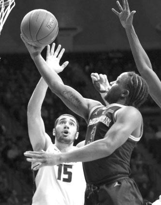 21/22 Indiana Junior Zavier Simpson scored 16 points and dished out eight assists to help the Wolverines to a 79-69 road victory and a 16-0 start at Illinois Junior Zavier Simpson put together a