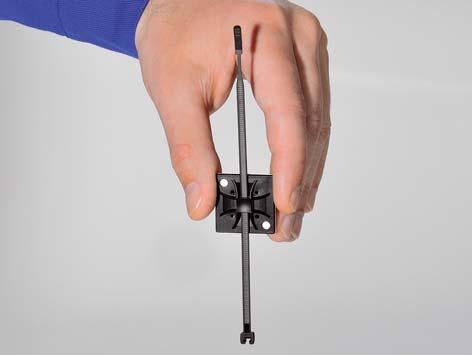 Festesokkel Q-mount Q-sokler låser Q-båndene i vertikal stilling, hvilket betyr at hendene frigøres for kabelinstallasjonen. Syntetisk gummi i sokkel PE-skum Polyamid 6.