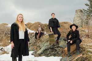 Glød ble grunnlagt av landsdelsmusikerne Lena Jinnegren og Bendik L. Haanshus i 2008 og har siden da turnert rundt i forskjellige drakter, størst med Tromsø Kammerorkester og minst som trio.