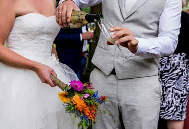 Na de trouwplechtigheid is het tijd voor een toost op jullie geluk. Die serveren wij graag op de patio of in de brasserie.