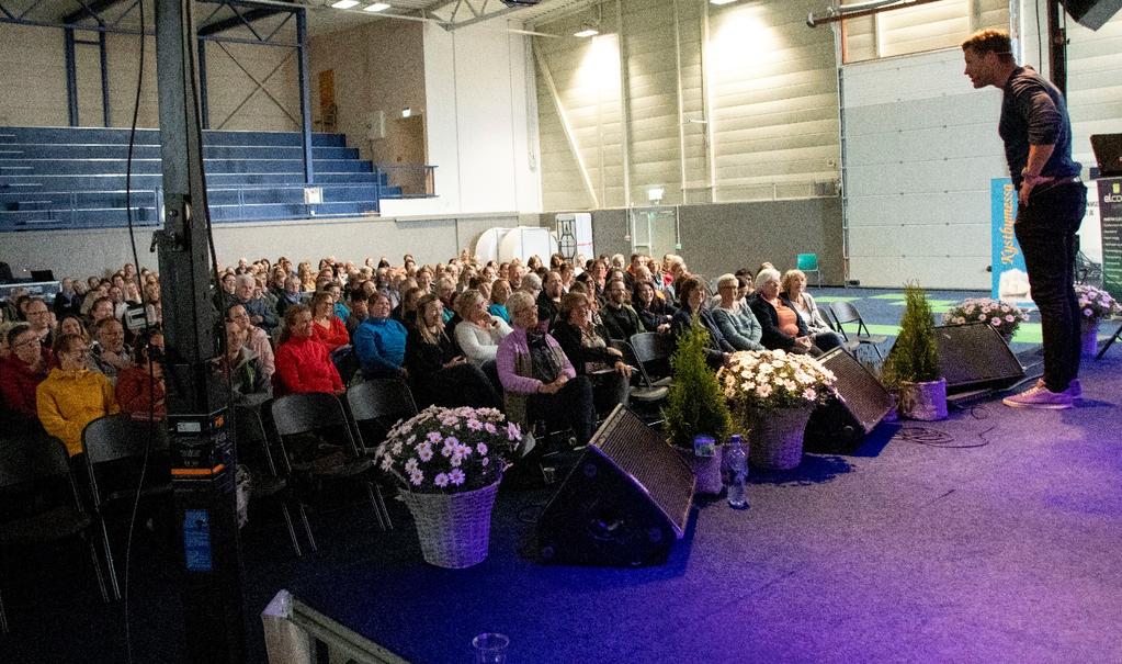 Kommunedagen i Rørvikhallen samlet 850 ansatte i den nye kommunen, og dyktige foredragsholdere ga forhåpentligvis kommunens medarbeidere litt påfyll som er god å ha med seg i sammenslåingsprosessen.