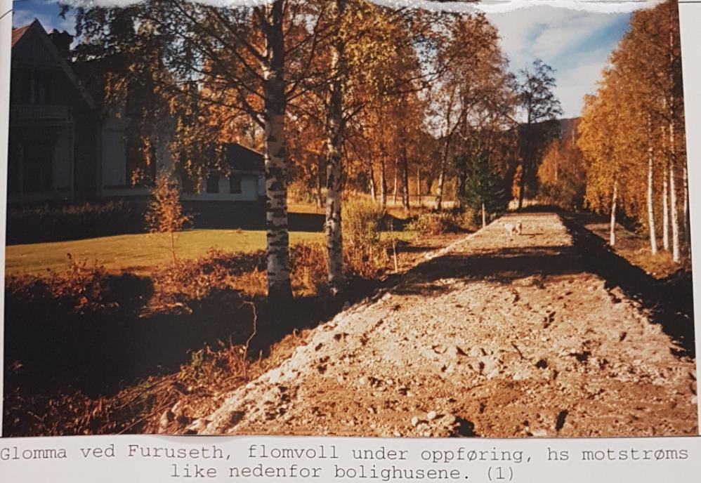 Faktadel Figur 2: Rehabilitering av flomverket ved Furuset gård (Foto: NVE, datert 6. oktober 1995) 2.