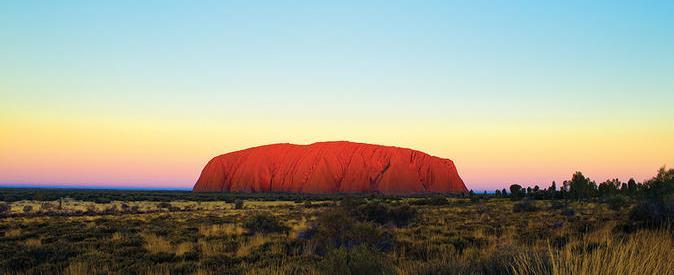 Fra flyplassen er det bare kort vei til Hotel Voyages Outback Pioneer.