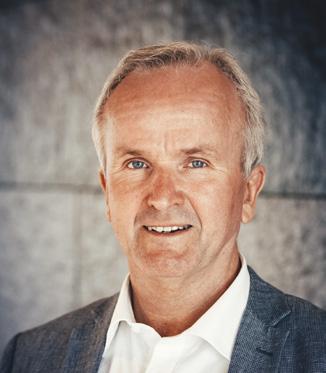 Han er tillitsvalgt på heltid og leder for Industri Energi, avdeling 47. Per 31. desember 2018 eier Angeltveit ingen aksjer i Aker ASA og har ingen opsjoner. Angeltveit er norsk statsborger.