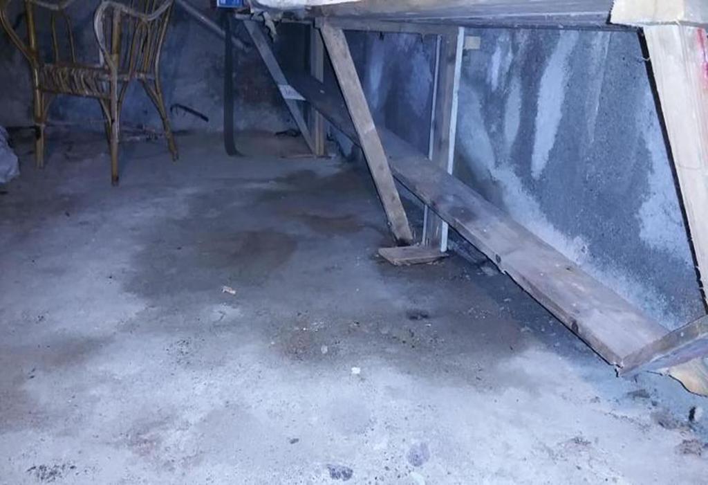 Olje har trukket opp i betonggulv