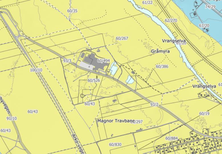 2. Topologi og grunnforhold Området har naturlig fall fra syd mot ei myr og vangselva i nord. Overflatevann dreneres derfor naturlig denne vegen. Grunnforholdene indikerer grus/sand med god mektighet.