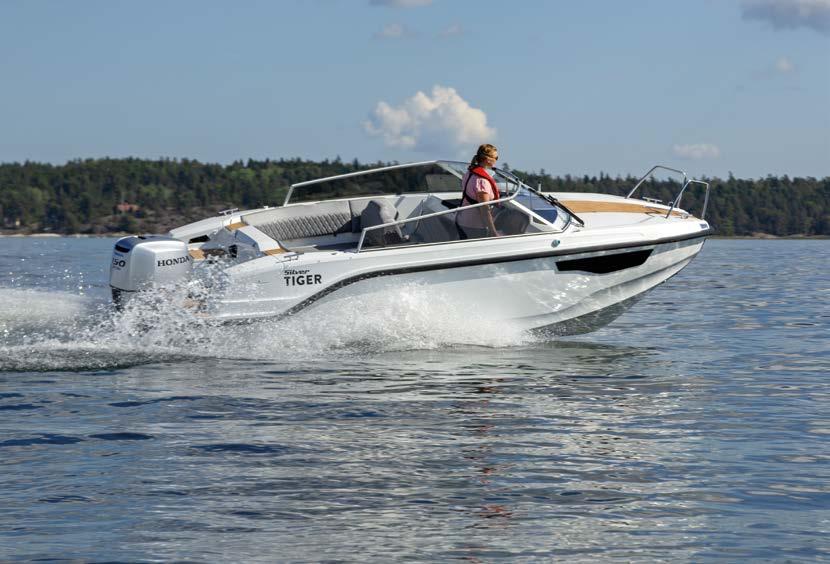 TIGER DC Z Abloy-låser på sternbenkens luker Akterkalesje, 2-delt + solmadrass Badestige + badeplattformer Bord til sternen / solseng (1-delt + separat bordben) Elektrisk lensepumpe Fendere med tau 4