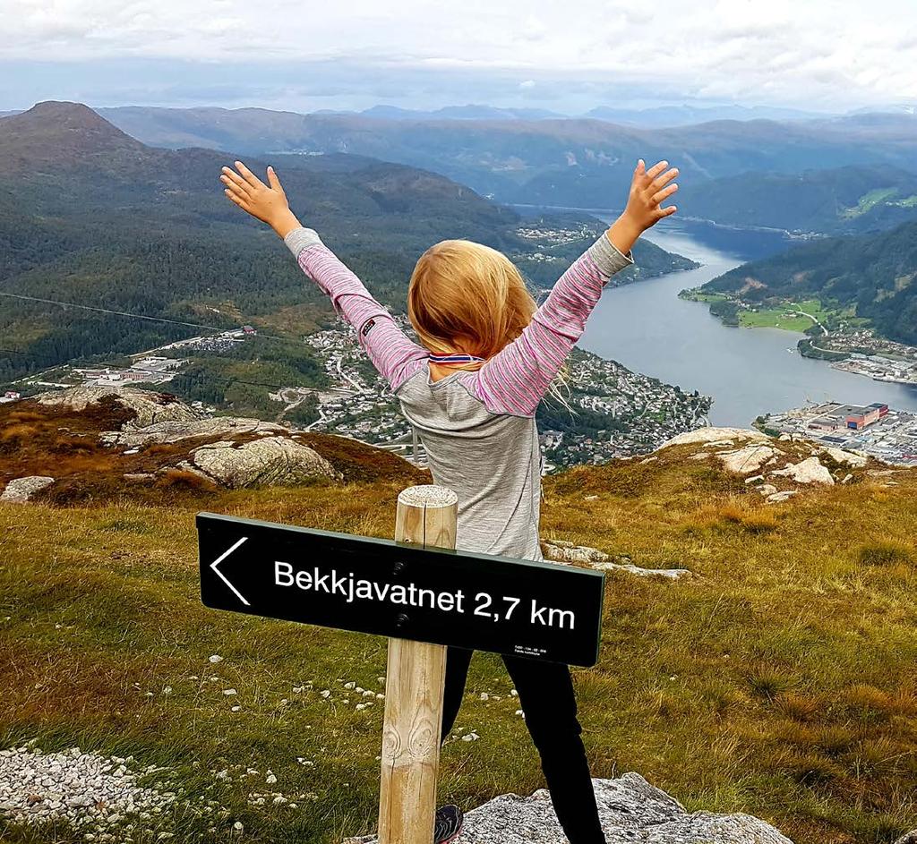 Hafstadfjellet via Flatene 706 m.o.h / 4,4 km Krevjande Turen startar frå Flatene (parkering) og følgjer veg opp mot utløpet av Bekkjavatnet.