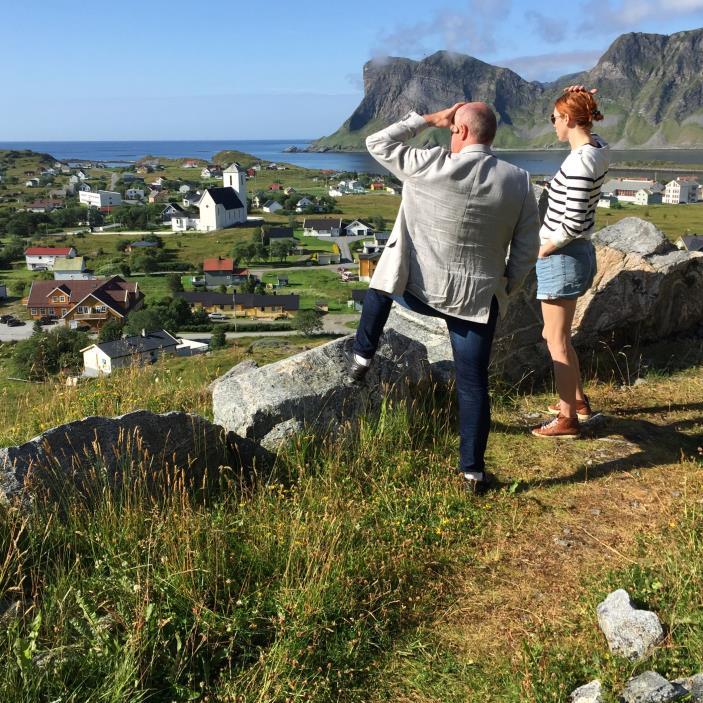 Søken etter uberørt natur Et utviklingstrekk er at flere som søker det «uberørte» drar til Værøy «Værøy fremstår generelt som mer urørt og med