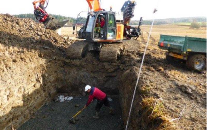 Mai/juni 2019 August 2019 Betongfundamentering stålmaster Utføres av Øen og Haugstad på betong og Erik Håland på gravearbeider Metodikk: - Rensk på fjell eller oppgraving for