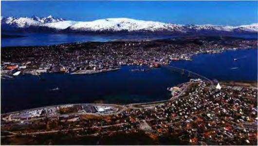 DEL 2 Med hjelpemidler Oppgave 1 (8 poeng) Nettkode: E 4QT2 Funksjonen gitt ved viser vannstanden centimeter over eller under middelvann timer etter midnatt i Tromsø en dag.
