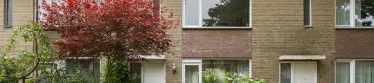 enmaker 9 Uitgebouwde middenwoning met o.a. ruime woonkamer, 4 slaapkamers, berging en tuin!