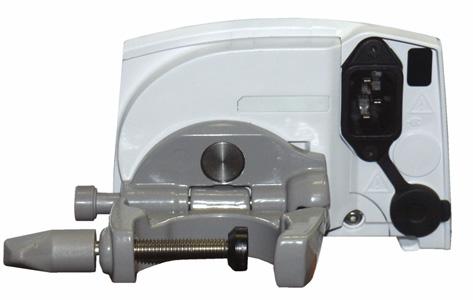 Bruke festeklemmen Svinglåsklemmen kan kun beveges når den er lukket mot pumpen.