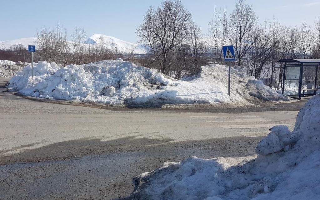 2.3.16 Kryssingspunkt 4 1 Punktet er et gangfelt som forbinder G/S-vegen fra Marikåpevegen med adkomstvegen til skolen. Fartsgrensen er 30 km/t, og det er fartshump rett ved gangfeltet.