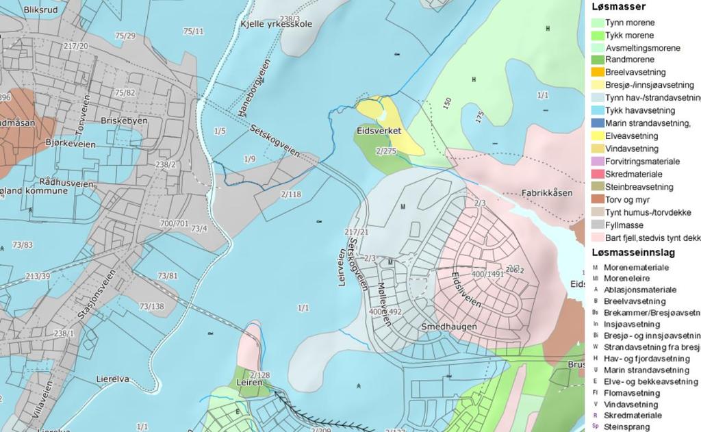 7 3 Beskrivelse 3.1 Topografi/omgivelser Terrenget på tomten skråner svakt nedover mot sørvest med høydeforskjeller ca. 1, m. Langs tomtens nordvestlige grense renner Eidsbekken.