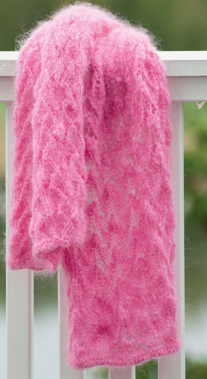 VANSKELIGHETSGRAD 352-11 ROSA SLØYFE-SKJERF GARN SOM BRUKES I DENNE OPPSKRIFTEN: LINE LANGMO PÅFUGL 73 % mohair, 22 % ull, 5 % polyamid, 50 gram = ca 90 meter DESIGN STØRRELSE GARNFORBRUK Rosa sløyfe