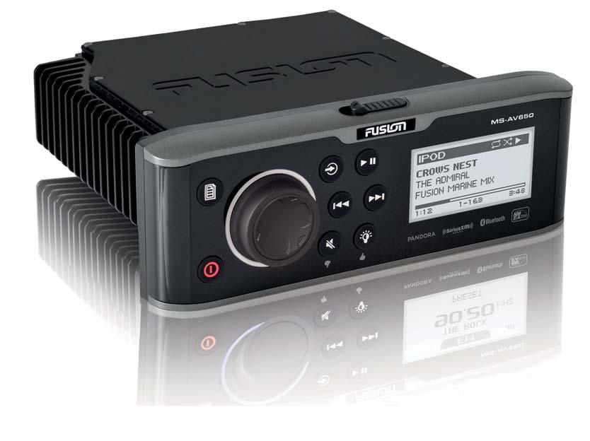 Maritime musikk- og radioanlegg AV650 / UD650 Fusion 650-serien har følgende varianter: UD650 har Unidock (ladeskuffe) for eldre og nye mobiler, AM/FM radio, Blåtann, USB port x 2, AUX x 2, ipod og