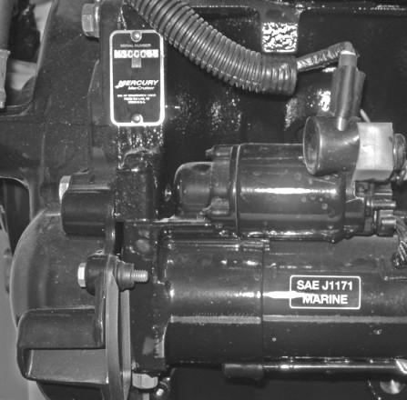 Del 2 - Bli kjent med motoren Identifikasjon Serienumrene er produsentens nøkler til forskjellige tekniske detaljer som gjelder for MerCruiser-motoren.