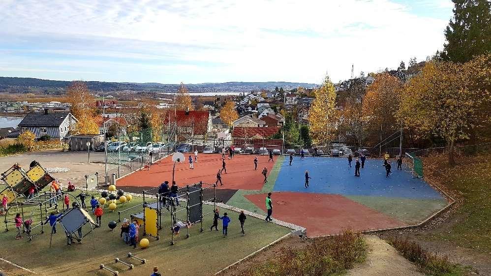 Ballspill Ballbinge Blystadlia skole Fotballbane Blystadlia Kunstgressbane Sandbekken Basketbane Sandbekken ungdomsskole Sandvolleyball Sandbekken ungdomsskole Ballbinge Rud skole Basketbane Rud