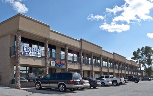 COMMERCIAL FOR LEASE Maple Heights 3310-3346 orth 108th Street Omaha, E (108th & West Maple Road) BUILDIG DATA SITE DATA LEASE TERMS Building SF 28,238 Avail SF 4,286 Min SF 675 Max SF 1,715 Year