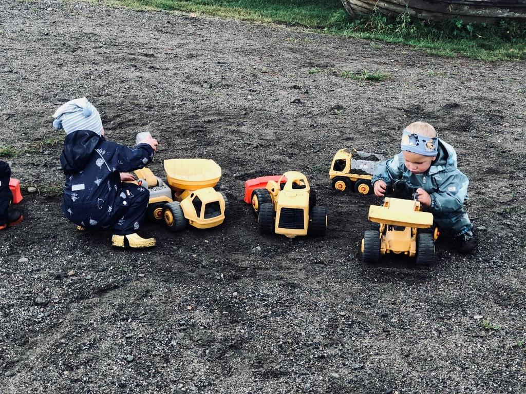 Barnehagenes årsplan 2019 s. 2 Innhold: Innledning... 3 Om barnehagen... 4 Kommunens mål og satsninger for barnehagene i Hemne...5 Barnehagens mål og satsninger.