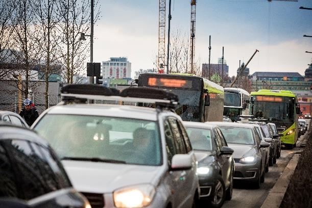 behov for et tilbud med god kapasitet, frekvens og effektiv reise i de områdene det bor og reiser flest Det er behov for et styrket lokaltilbud inn til knutepunktene, for å redusere