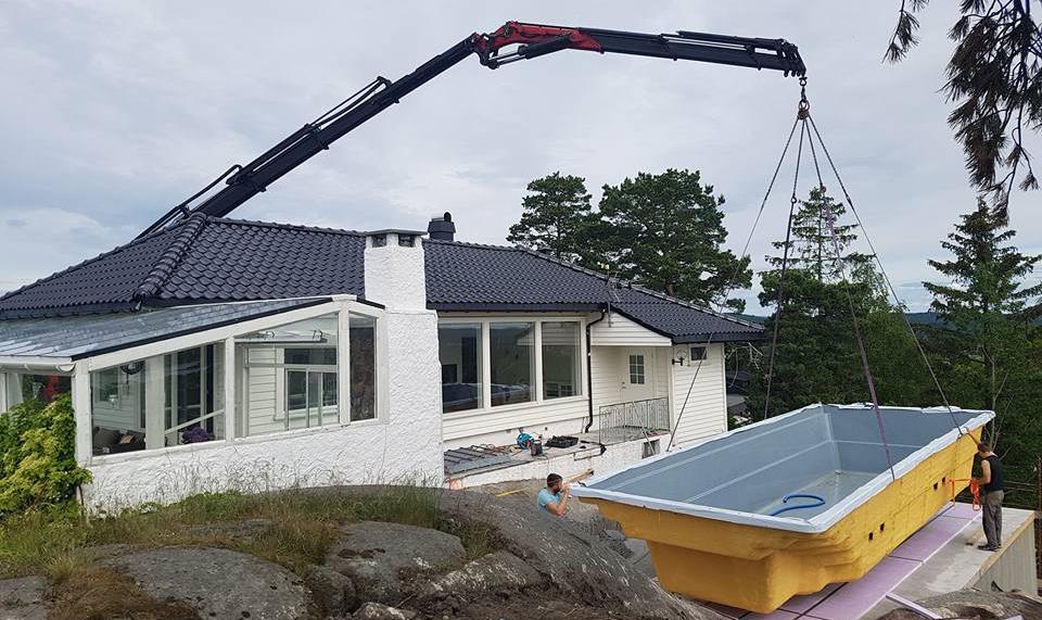 Installasjon av glassfiberbasseng. Valg av plassering: Tenk nøye igjennom plasseringen av bassenget før du begynner: - I forhold til naboer/sjenanse. - Innsyn.