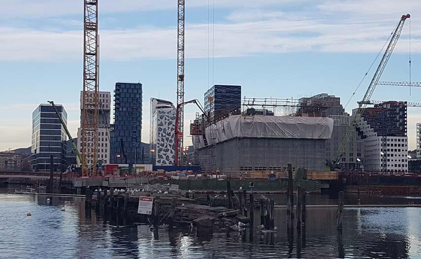 Store deler av Fjordbyen er under utvikling, og enkelte steder er preget av midlertidighet og pågående utbygging. Enkelte områder har også trafikkerte veier i umiddelbar nærhet.