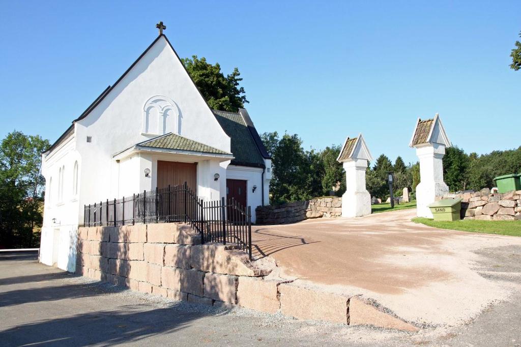 kirkemuren fjernet og erstattet