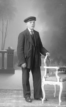Oskar Gustav Bjerke fødd 21.12.1898, døypt 5.2.1899 og konfirmert 4.5.1914 i Ålesund. I folketeljinga 3.12.1900 budde familien i Buholmstrand 2 i Ålesund medan dei 1.12.1910 budde i Johs Aarflot gate 31b i Ålesund.