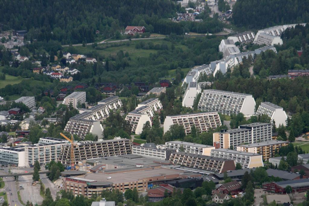 Stovner I Groruddalen 1 av 15 bydeler i Oslo 6 delbydeler 30 000+ innbyggere Skal utvikles et område 1,5