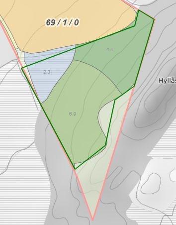 Avstand fra driftssenteret i nordvest til de to feltene i sør og vest søker ønsker å nydyrke, er begge 1,1 km.