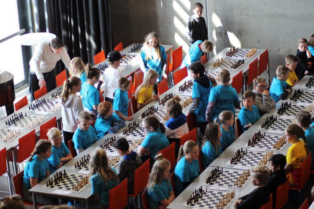 Fra Sjakk5ern. Foto: Vibeke Ekeland Grønn Sjakk5ern Gjennom SkoleSjakken har det også startet opp flere tilleggsaktiviteter. En av disse er Sjakk5ern. Dette er en sjakkturnering for 5.