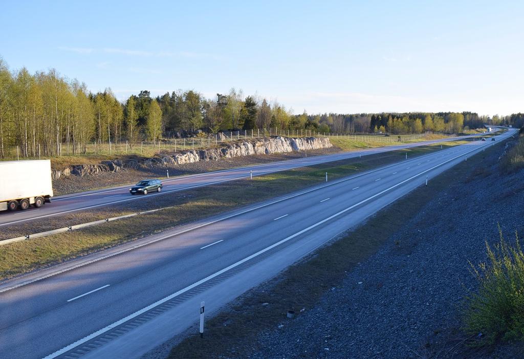 Bilde 7-77: Ved Kärsta vil linjen gå parallelt med E18 / E20, omtrent ved eller bak viltgjerdet (som vil bli flyttet).
