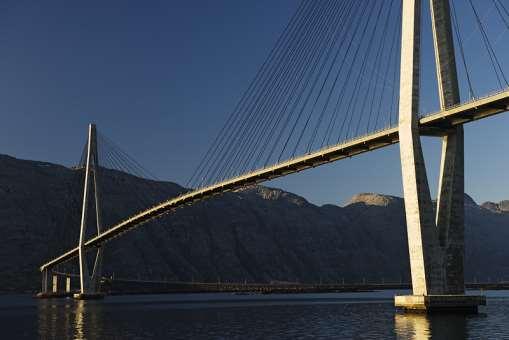 Vi forbereder en felles fremtid Alstahaug og Leirfjord Kirkelig Fellesråd SØKNAD OM FORSØK MED SAMMENSLÅING Legges fram for