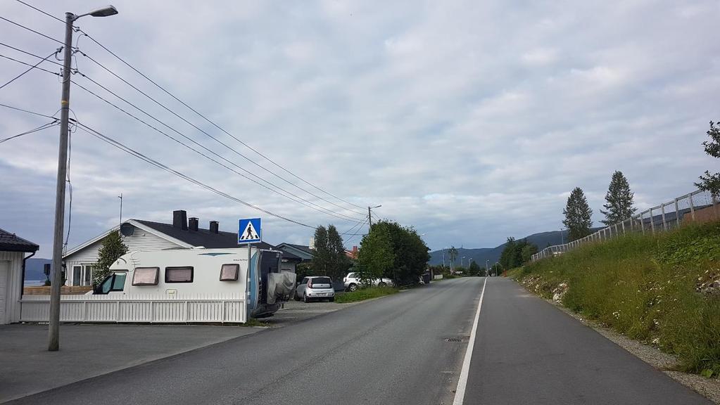 2.3.20 Kryssingspunkt 16 10 Punktet ligger i Tomasjordvegen og er et gangfelt. Strekningen er belyst og har fartsgrense 30 km/t.