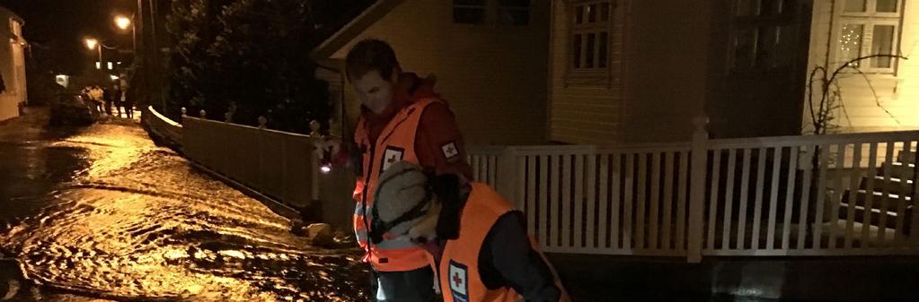 NORGES KLIMA 2071 2100 3.2 VESTLANDET Flom: Egersund Røde Kors evakuerer i desember 2015 beboere i Egersund fra flom. Røde Kors Hjelpekorps satt sammen med kommunens ledelse i kriseteamet.